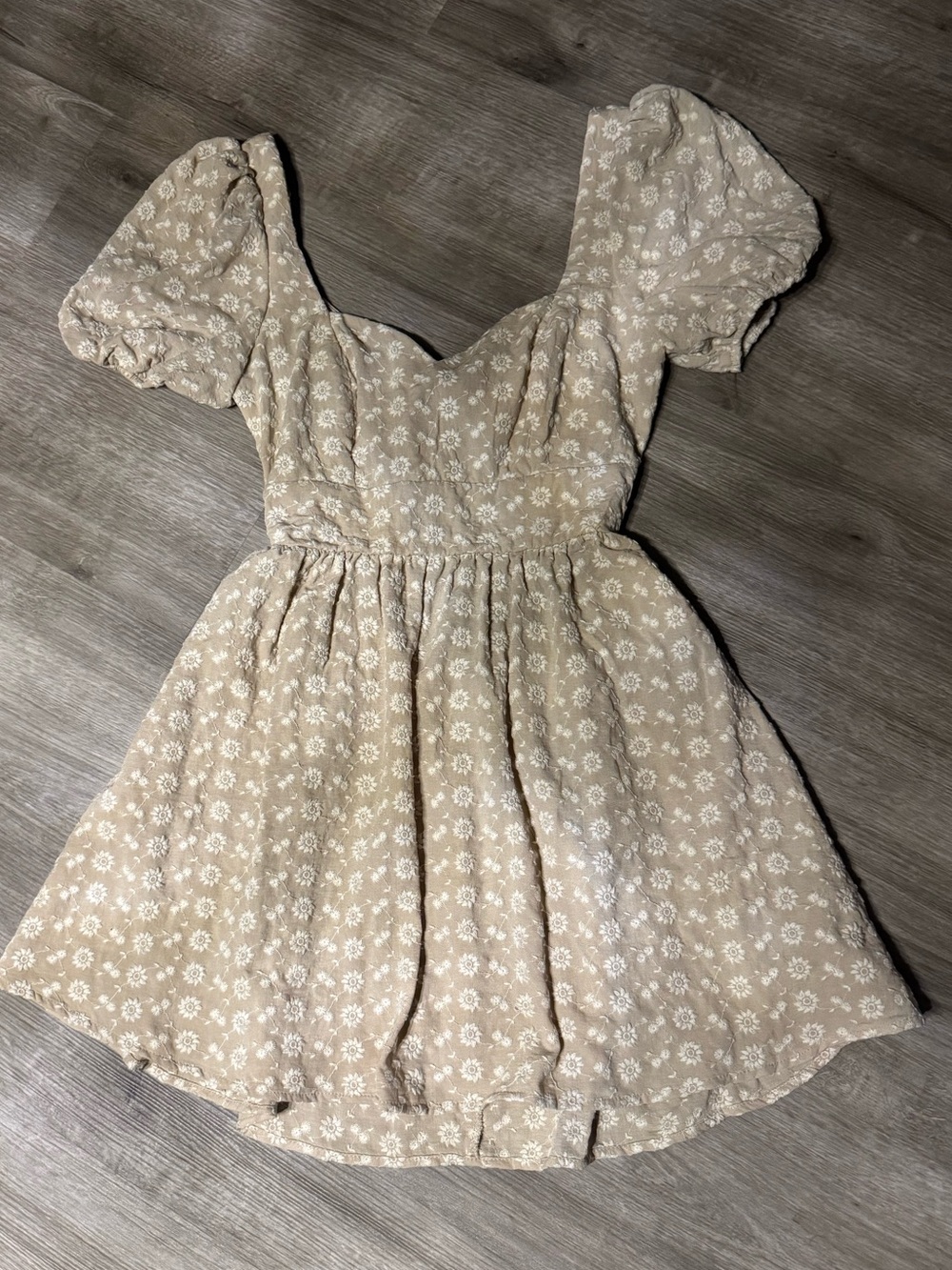 Women’s Beige and Cream Floral Puff-Sleeve Dress